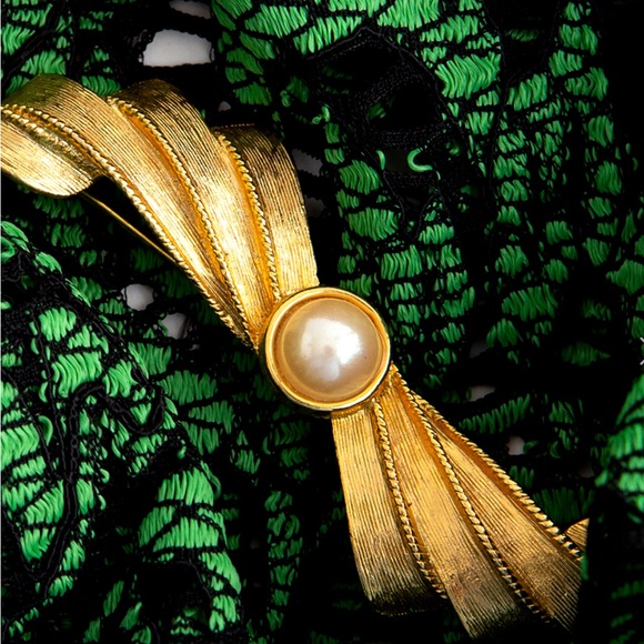 Vintage Givenchy brooch - Picture 2 of 6